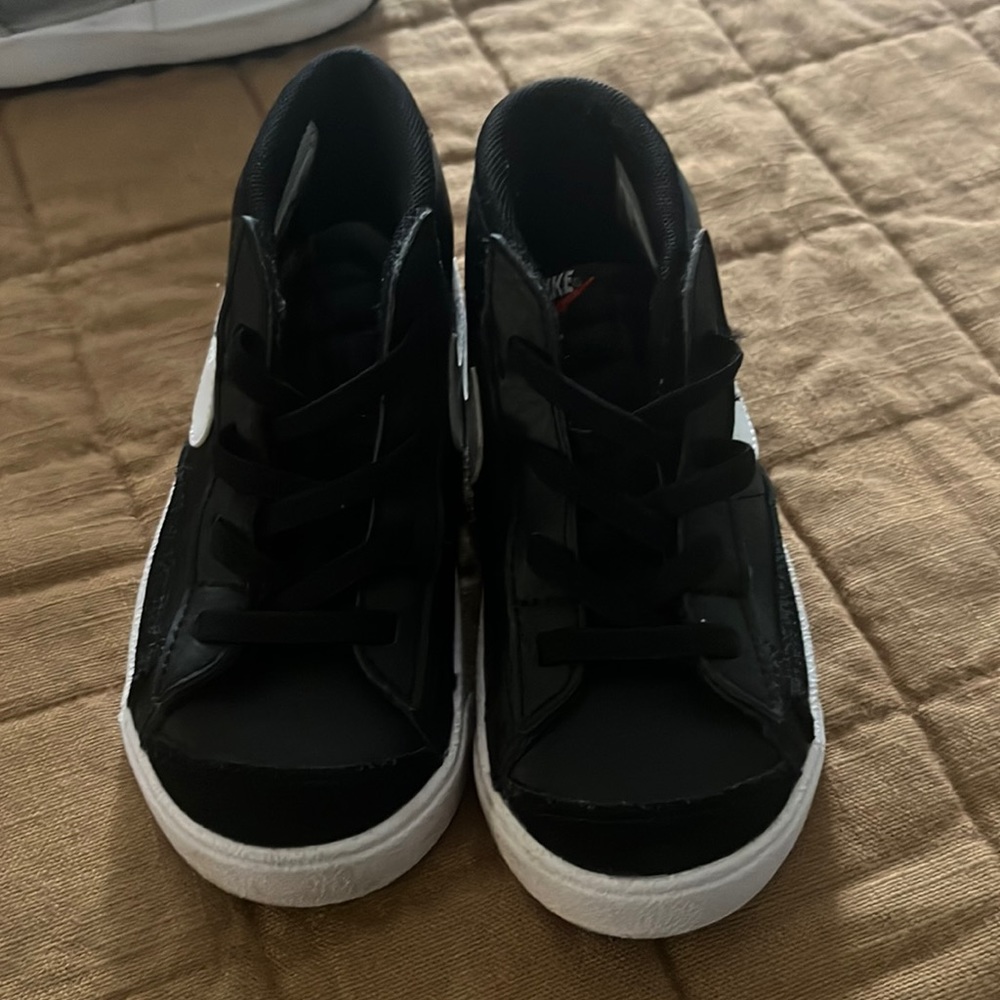9c Nike blazer